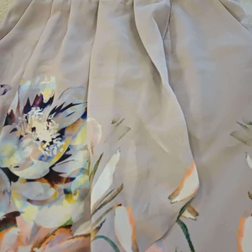 Le Chateau Medium strapless gown - Picture 2 of 5
